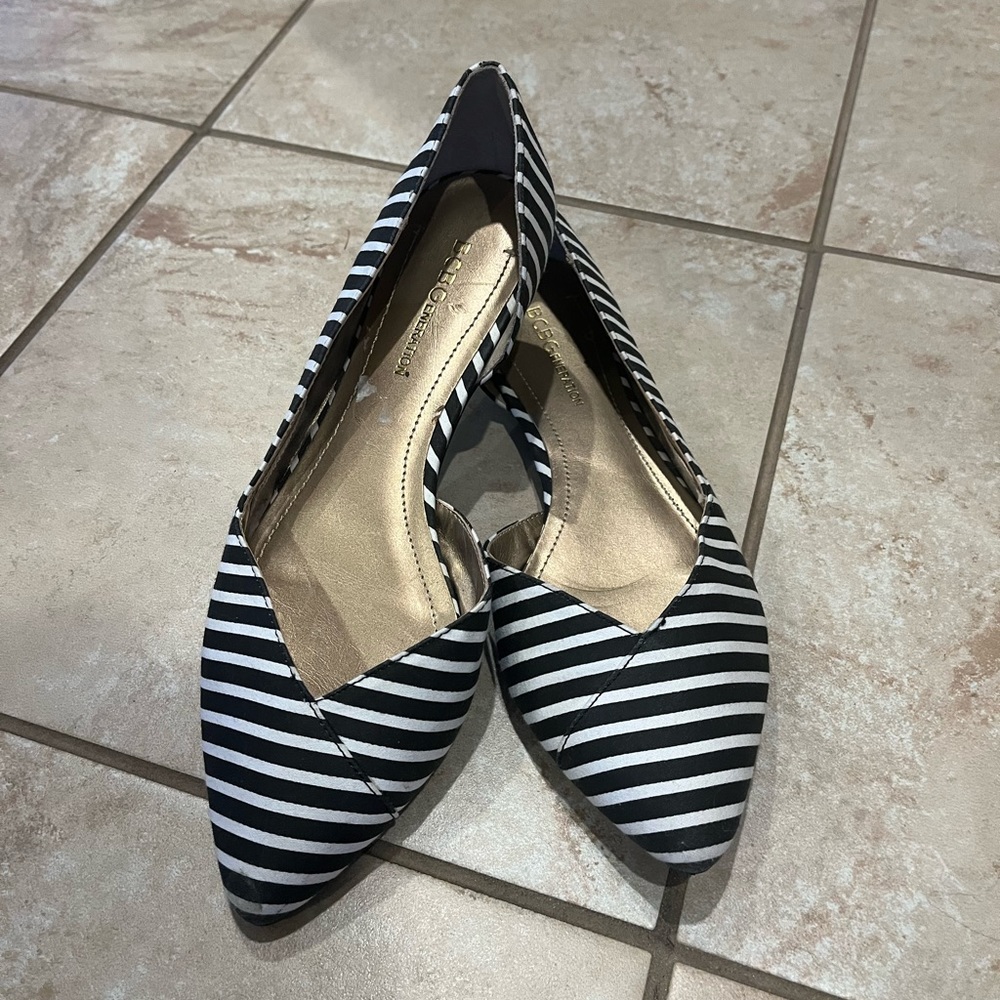 Black and white stripe flats. Size 7. BCBG generation